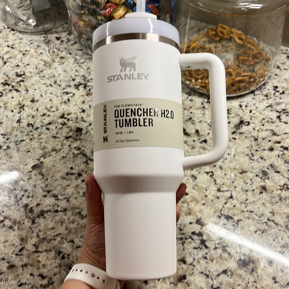 NWT STANLEY white 40 oz with handle tumbler unique not tan